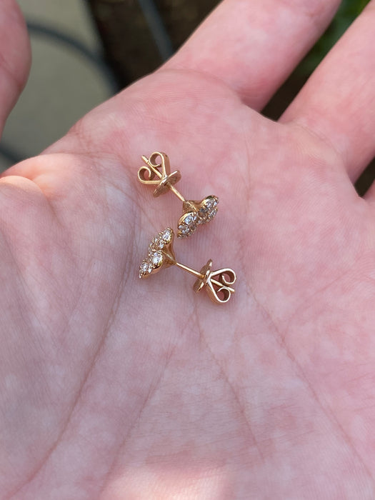 18k diamond flower stud earrings