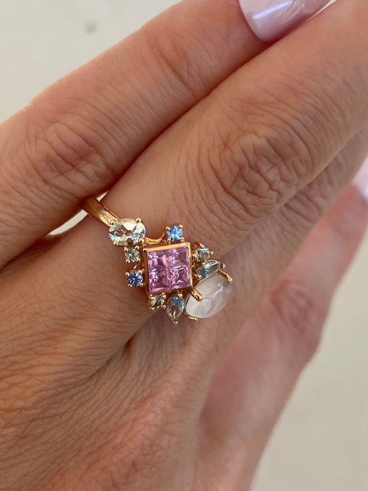 Vintage 18K Rose Gold Invisible Set Sapphire & Moonstone Gemstone Ring