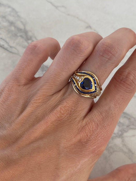 Vintage 18K Blue Sapphire Heart & Diamond Ring