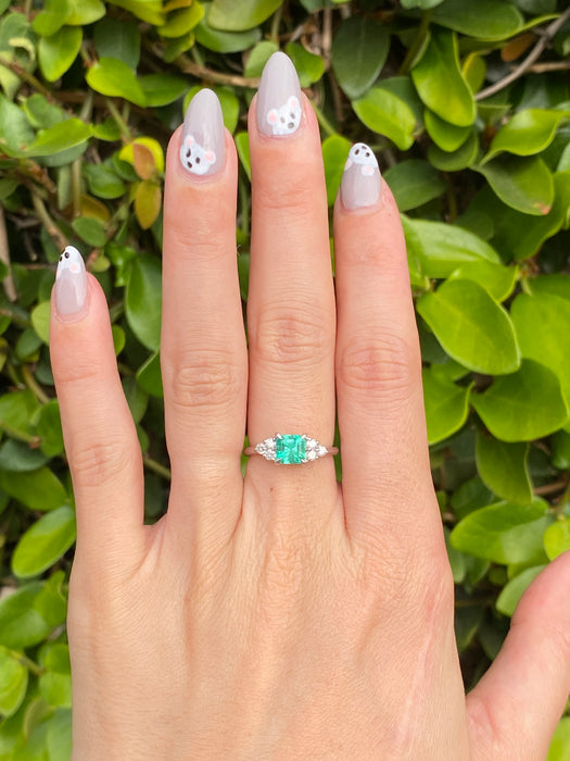 Platinum 900 emerald diamond ring size 5.5