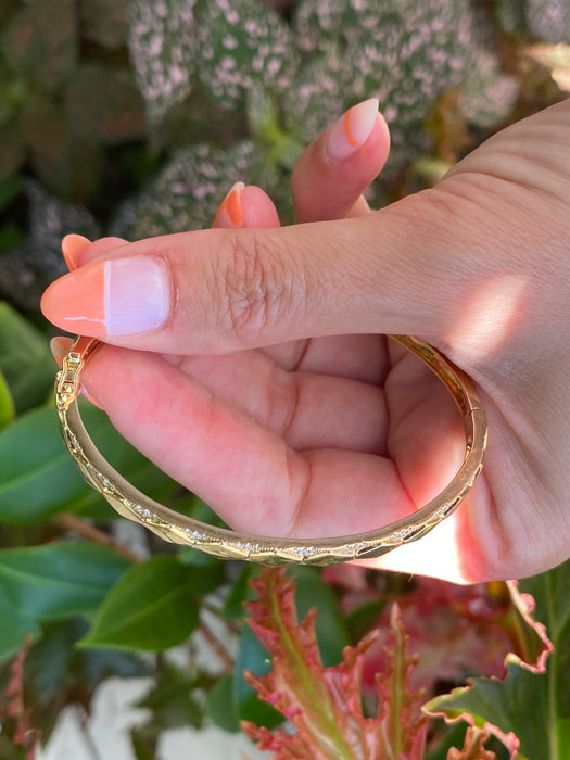 14k diamond shape diamond bangle bracelet