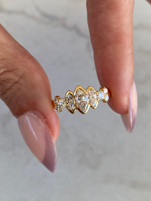 Vintage 18K Gold 1.06 CTW Natural Diamond Marquise Ring