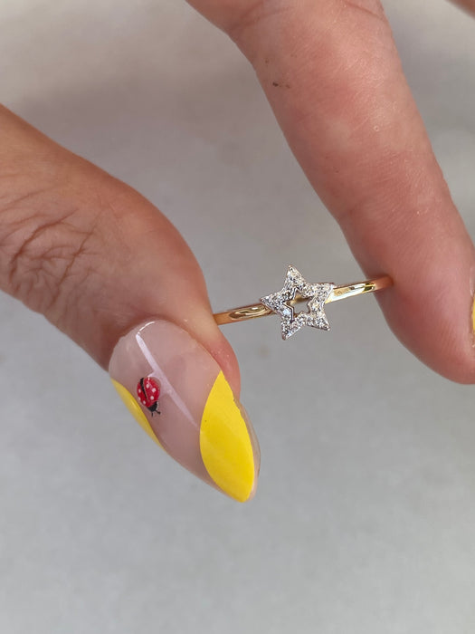 14K Gold Diamond Star Ring Size 7