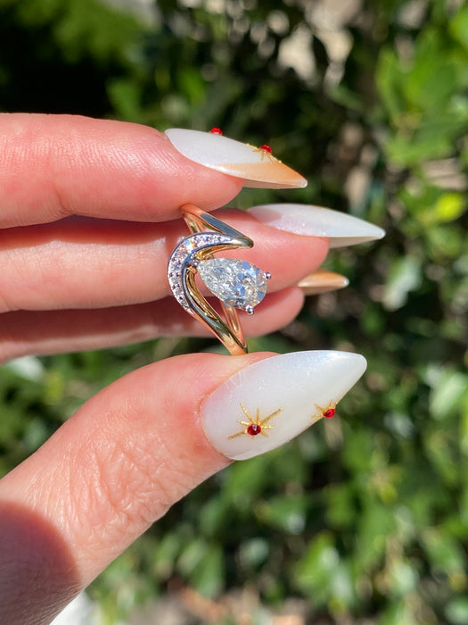 14K Gold Lab 1 Carat Pear Diamond Swirl Ring – VS Clarity, F Color, Size 7