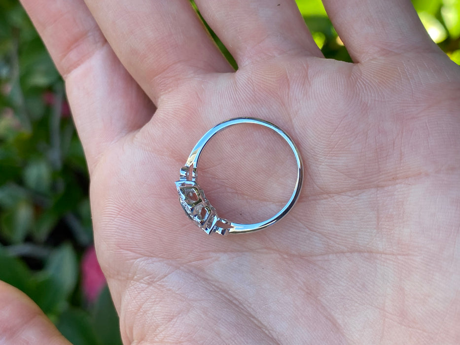 Platinum 900 omc flower diamond ring size 6.25