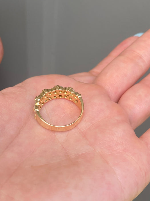 18k flower diamond ring size 7