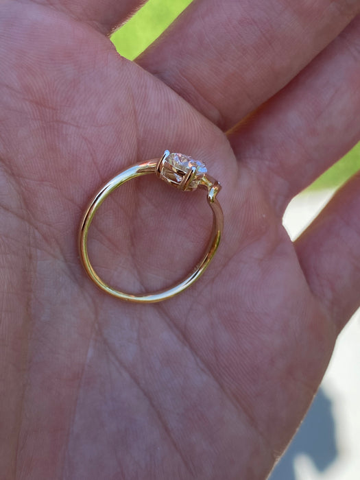 14K Gold Lab 1 Carat Pear Diamond Swirl Ring – VS Clarity, F Color, Size 7