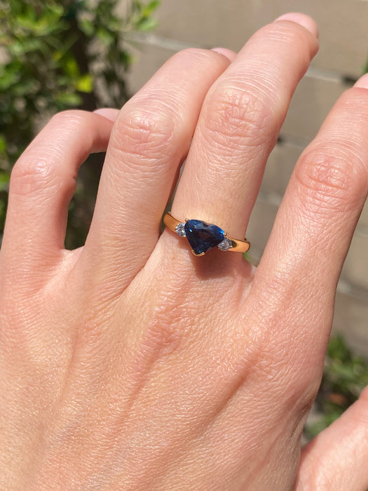 Vintage 18K Blue Sapphire & Diamond Heart Ring Size 6.5