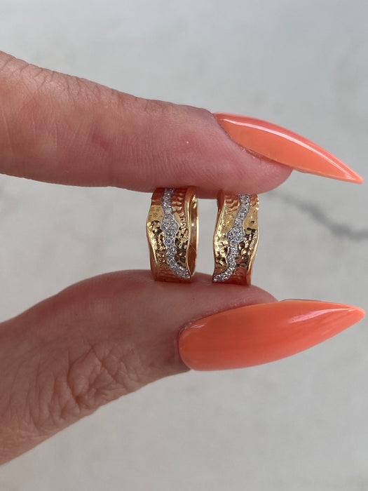 14K Gold Wavy Diamond Huggie Earrings