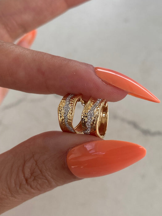 14K Gold Wavy Diamond Huggie Earrings