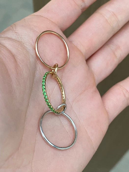 18k platinum 850 triple green garnet band ring