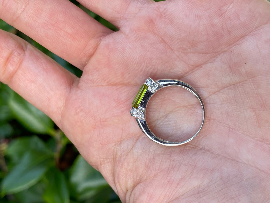Vintage 14K White Gold Peridot & Diamond Ring