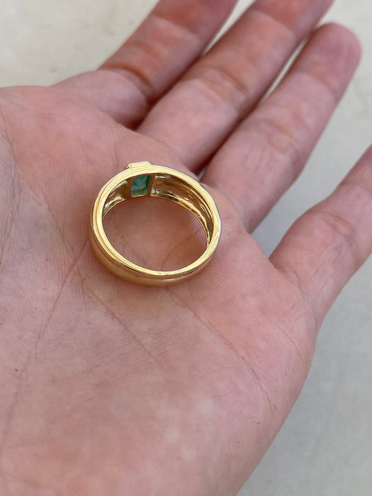 14K Gold Bezel Set Emerald Ring Size 6.5