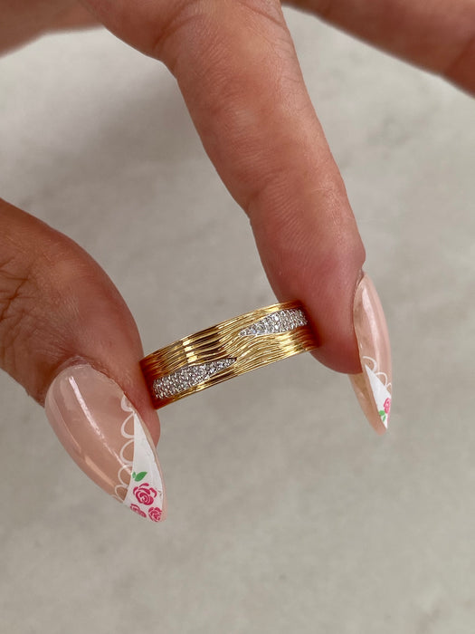 14K Wavy Diamond Band Ring