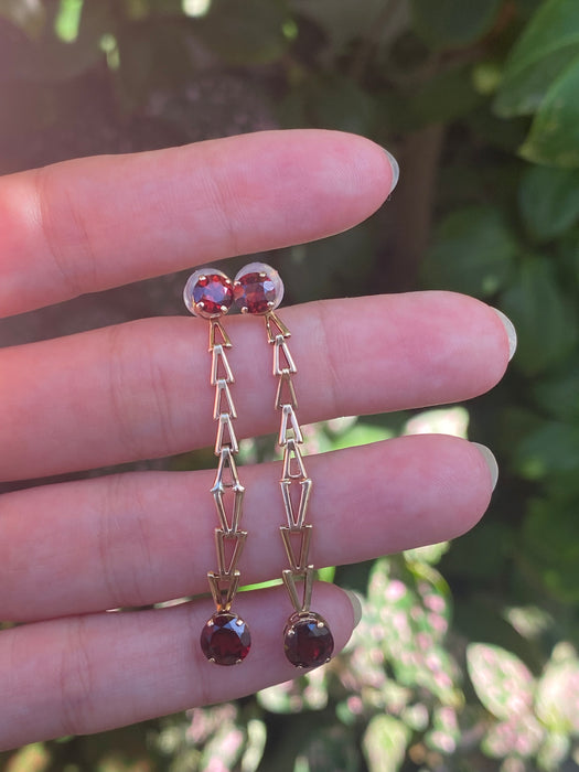 14k garnet v link earrings