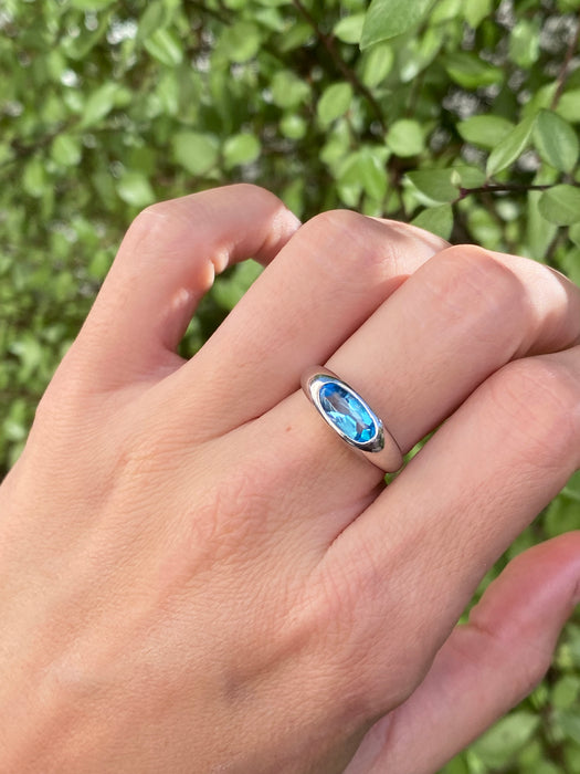 Platinum 900 blue topaz cabochon ring size 6.75