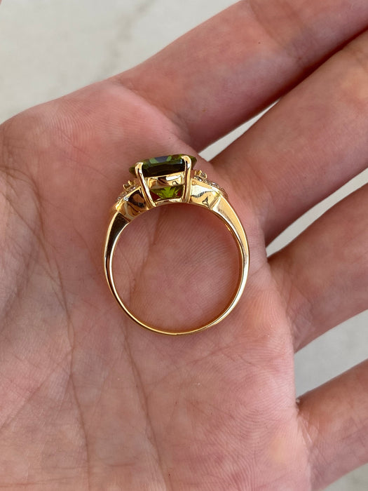 Vintage 18K Peridot & Diamond Ring