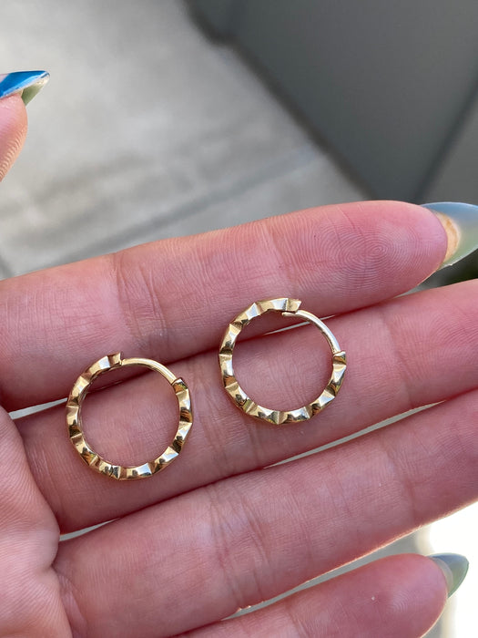 14k geometric huggie earrings
