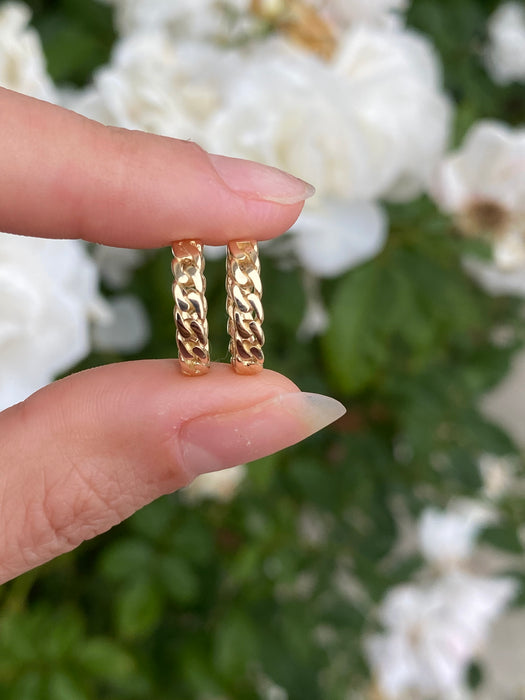 14k curb huggie earrings