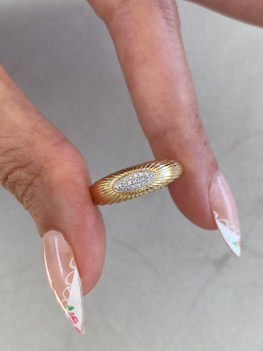 14K Gold Fluted Diamond Oval Ring