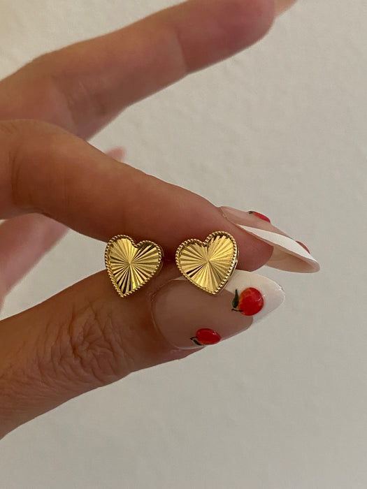 14K Gold Fluted Heart Stud Earrings