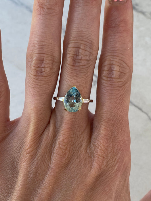 Vintage Platinum 900 & 18K Gold Aquamarine Diamond Ring