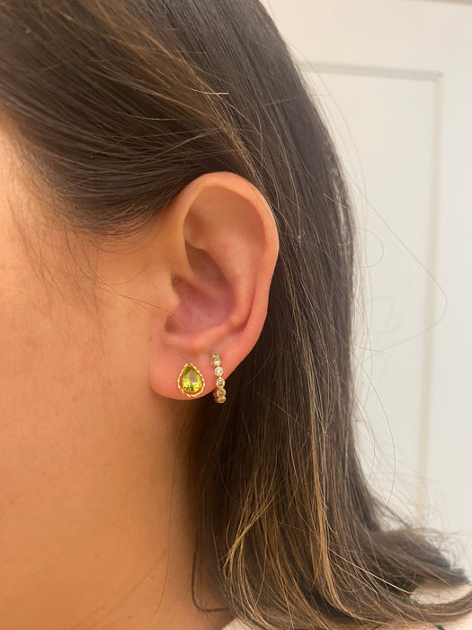 18k pear peridot stud earrings