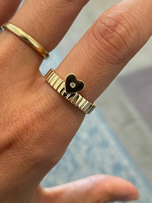 14k ribbed diamond heart ring size 6.75