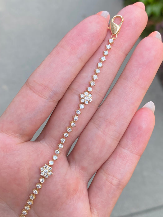 18k diamond flower tennis bracelet 7.25”