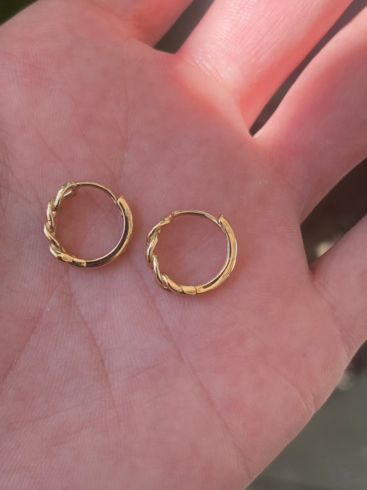 14k curb huggie earrings