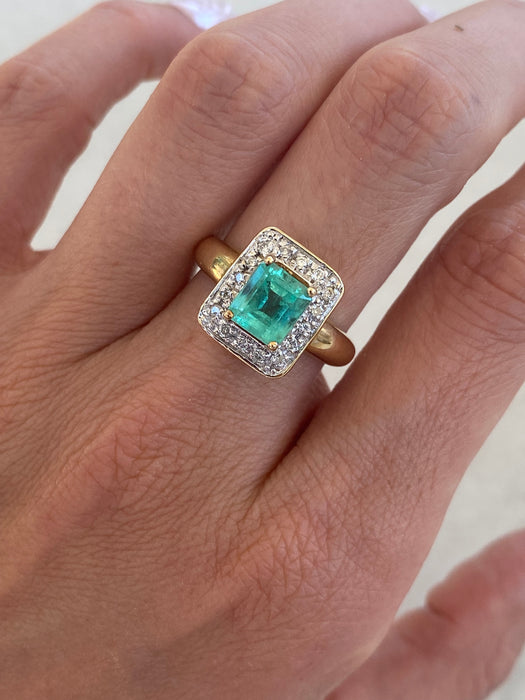 14K Vintage Emerald & Diamond Halo Ring