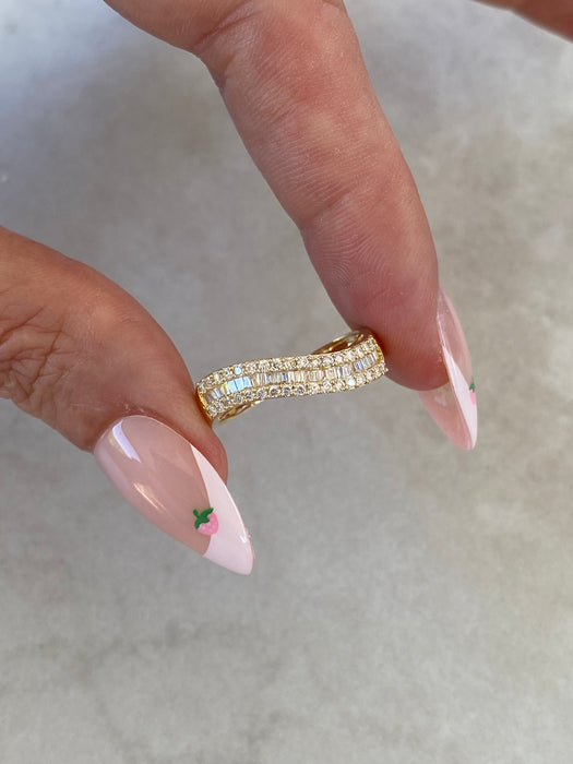 18K Natural Baguette & Round Diamond Wavy Ring