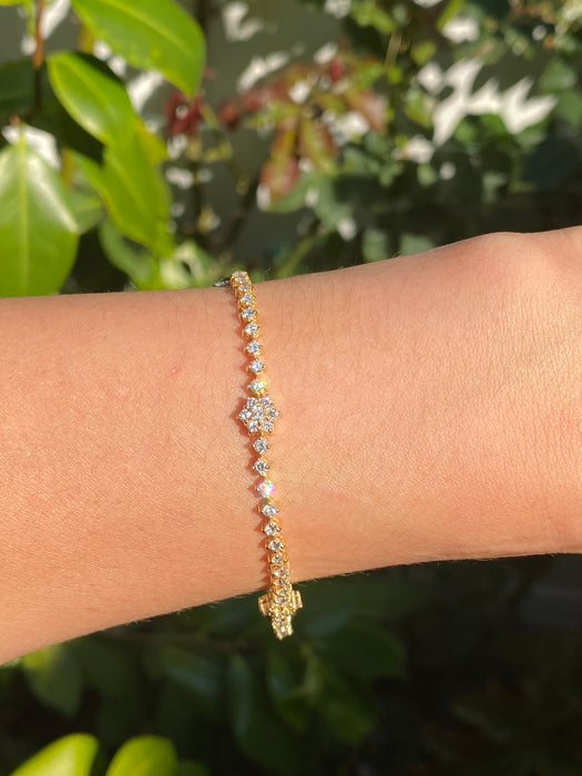 18k diamond flower tennis bracelet 7.25”