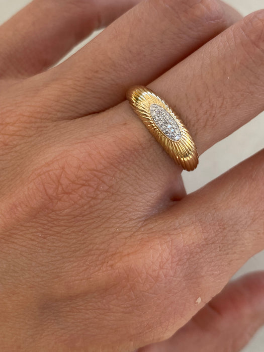 14K Gold Fluted Diamond Oval Ring