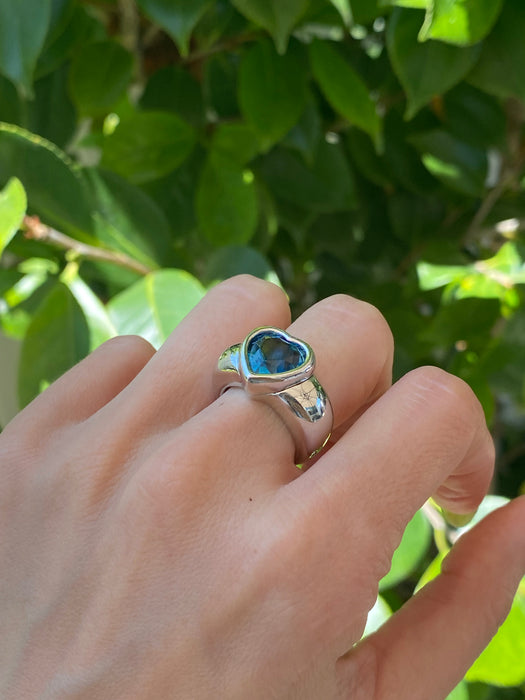 18k Piaget white gold blue topaz heart ring