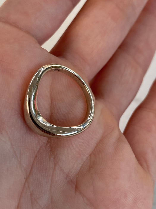18K White Gold Curved Band Ring