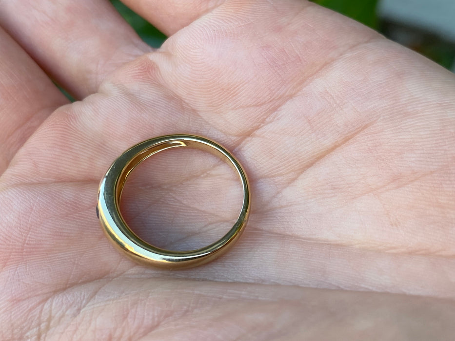 14k flush set blue sapphire ring size 6.25