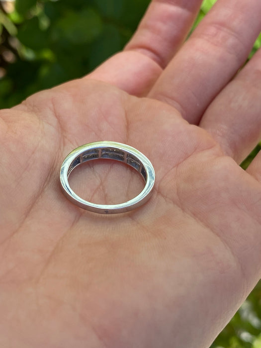 14k white gold invisible set diamond ring size 6.5