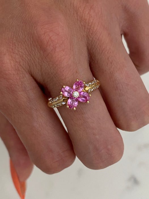 Vintage 18K Gold Pink Sapphire Diamond Flower Ring