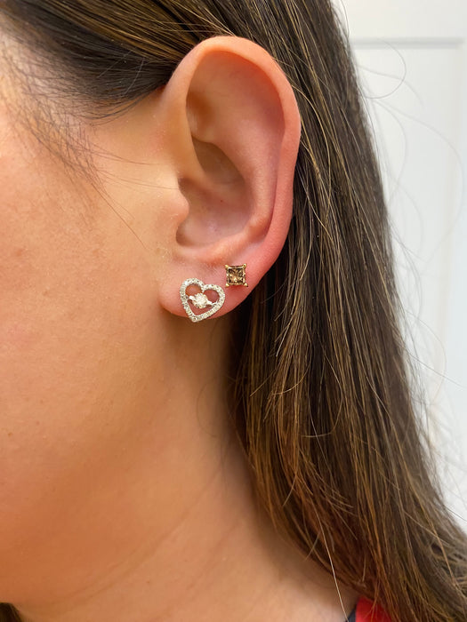 14k white gold diamond heart dancing stud earrings