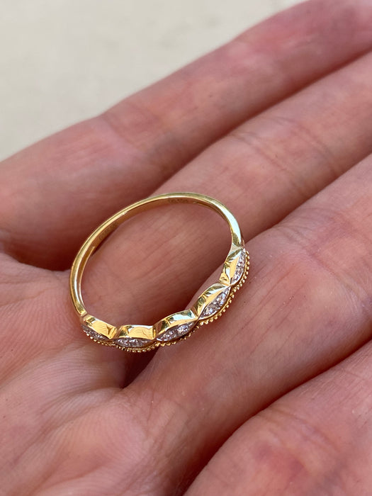14K Gold Scalloped Diamond Ring