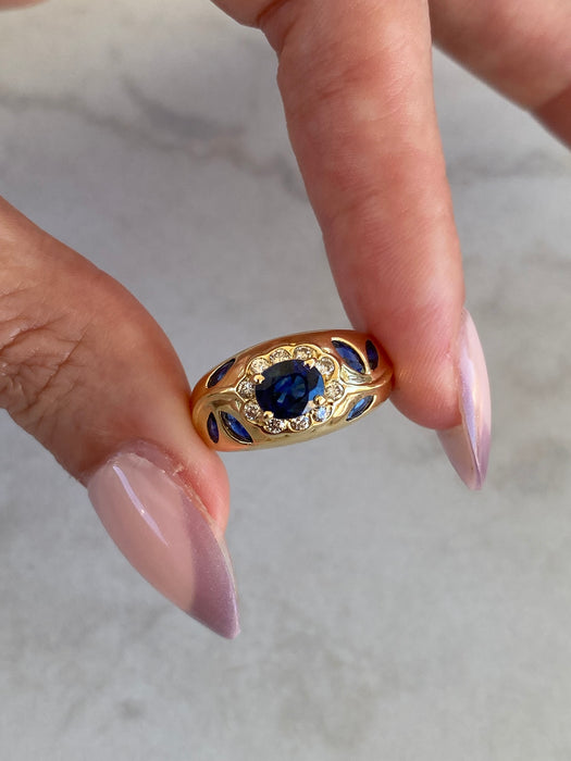 Vintage 18K Gold Blue Sapphire & Diamond Floral Ring