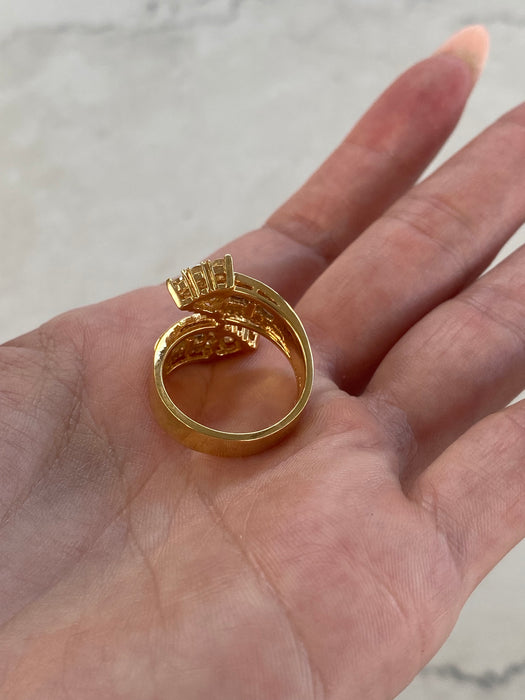 Vintage 18K Gold Diamond Arrow Ring – 1.66 TCW