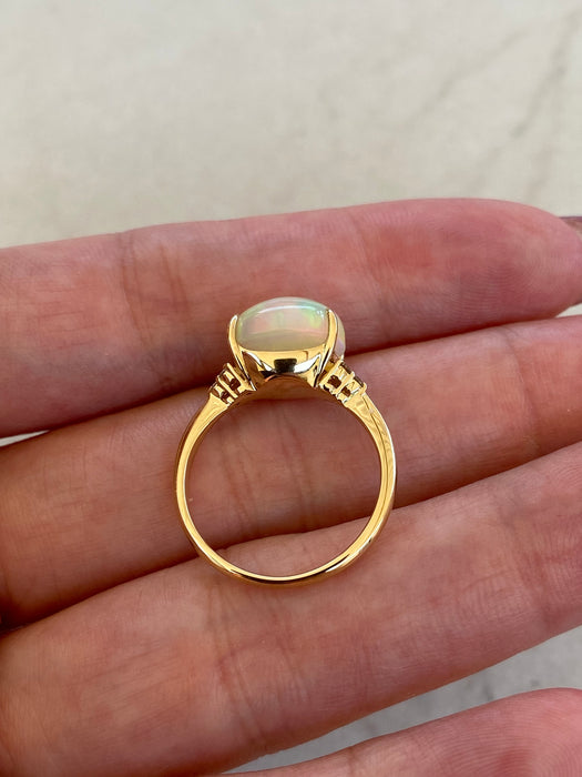Vintage 18K Gold Opal & Diamond Ring