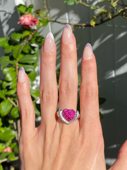 18k white gold ruby diamond heart ring