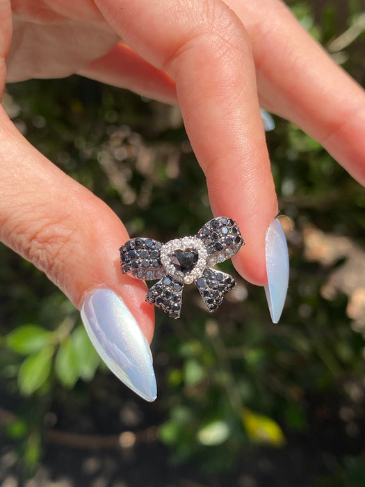 Vintage 18K White Gold Black & White Diamond Heart Bow Ring