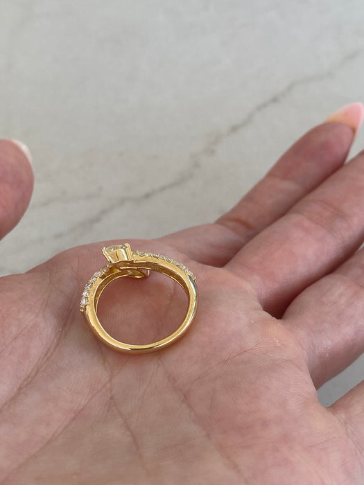 Vintage 18K Natural Diamond Pear Bypass Ring