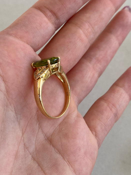 Vintage 18K Peridot & Diamond Ring