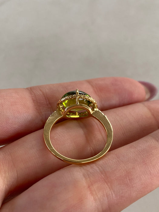 Vintage 18K Gold Cabochon Peridot & Diamond Halo Ring