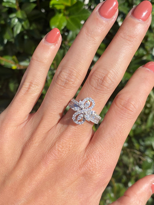 18k white gold diamond ring size 6.75